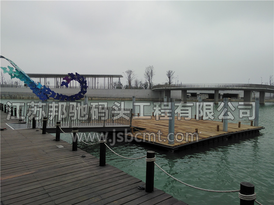 江蘇邦馳碼頭工程有限公司浮筒客戶案例-蘇州天鵝湖浮筒平臺1