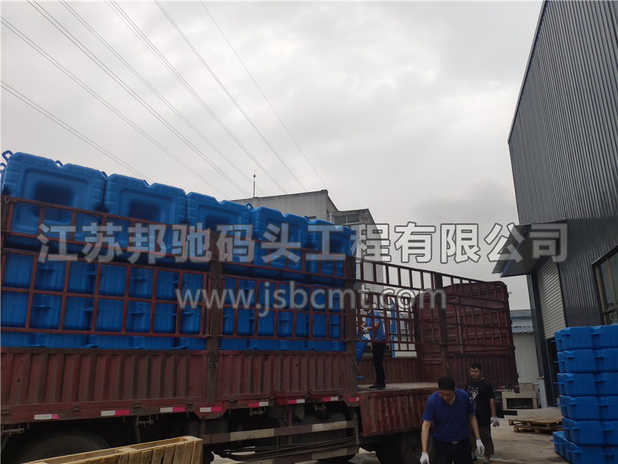 河南洛陽加強型大浮筒發貨-江蘇邦馳碼頭工程有限公司1