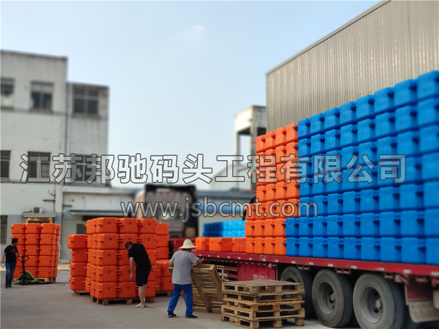 陜西延安浮筒發(fā)貨-江蘇邦馳碼頭工程有限公司3