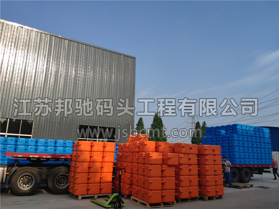 陜西延安浮筒發(fā)貨-江蘇邦馳碼頭工程有限公司5