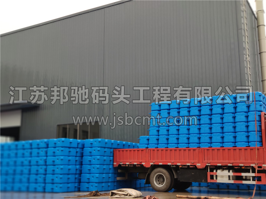 無錫蠡湖某體育發展有限公司浮筒發貨-江蘇邦馳碼頭工程有限公司3