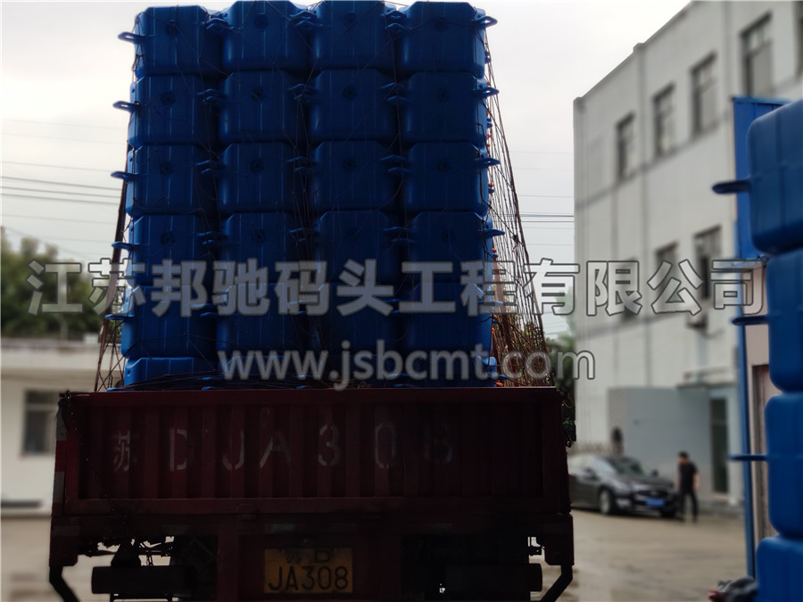 無錫蠡湖某體育發展有限公司浮筒發貨-江蘇邦馳碼頭工程有限公司1