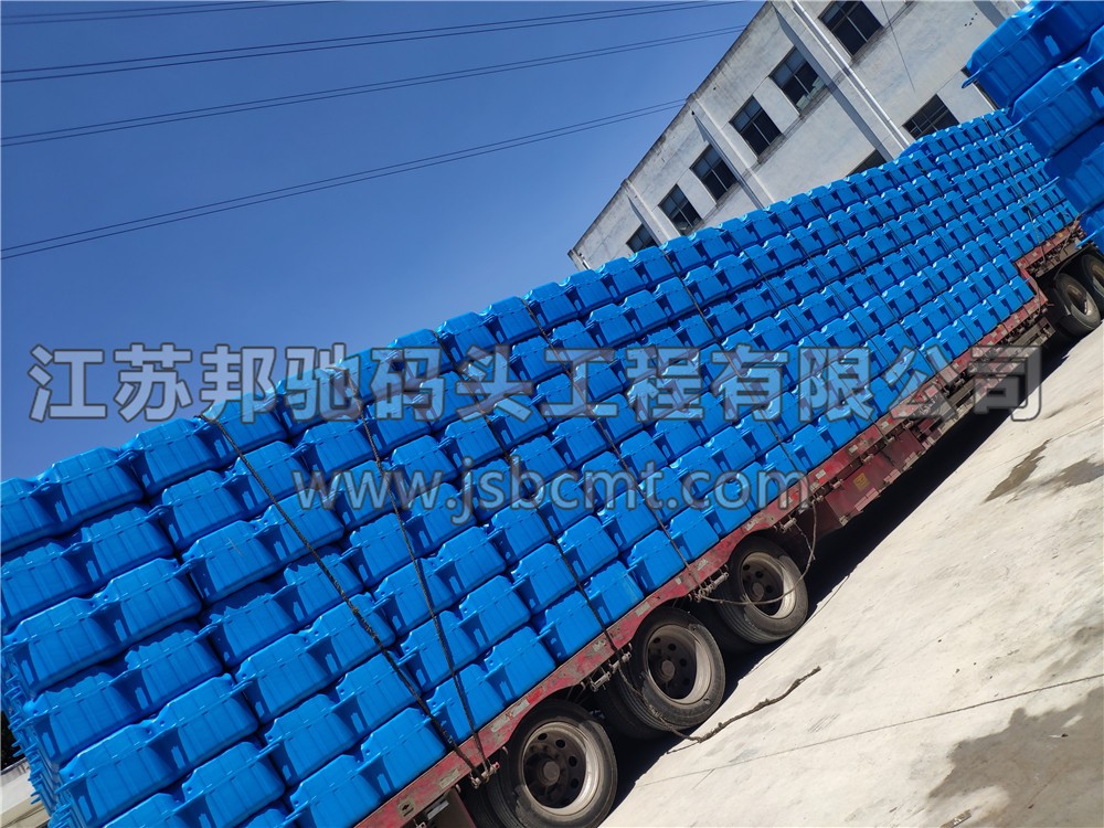 安徽亳州4車大浮筒發貨-江蘇邦馳碼頭工程有限公司4