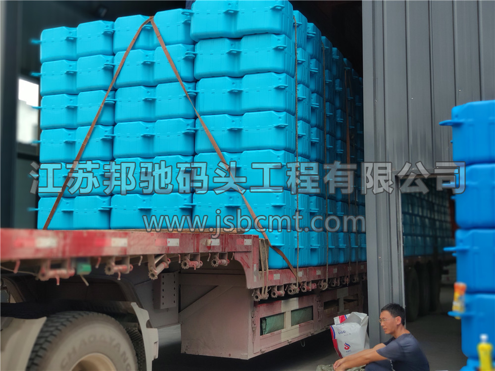 湖北私人訂制熒光綠淺藍色浮筒發(fā)貨-江蘇邦馳碼頭工程有限公司5